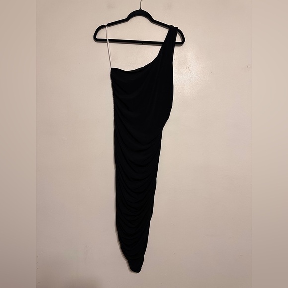 Lulu’s Total Appeal Ruched One-Shoulder Black Bodycon Midi Dress size Large - Picture 3 of 7